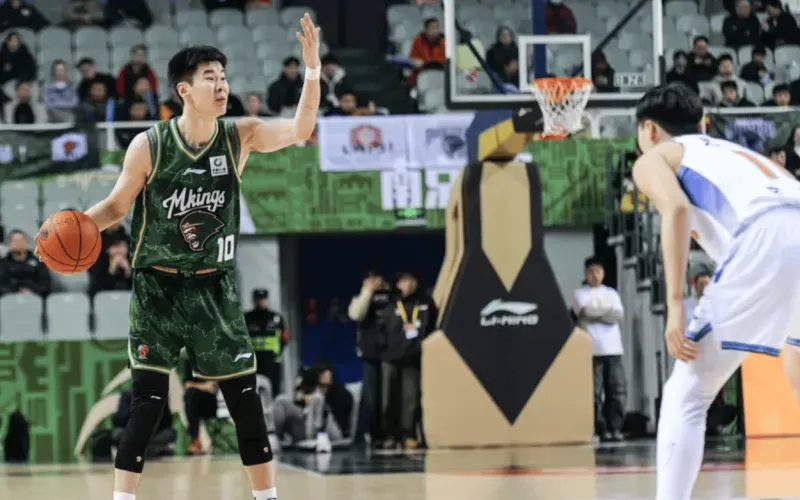 kaiyun-郭昊文全场14投仅2中，三分7中1得到9分1篮板6助攻3失误